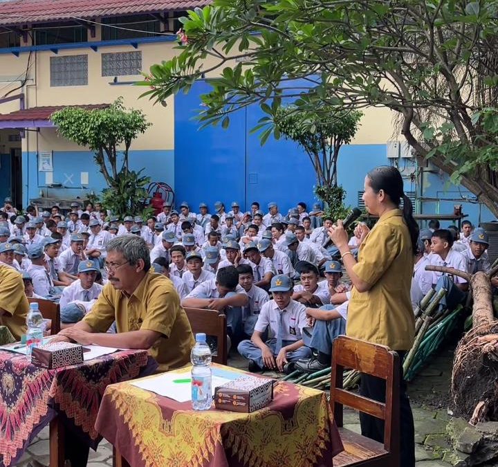 PEMILIHAN KETUA OSIS SMK Warga Surakarta GELAR PROSES DEMOKRATIS UNTUK WUJUDKAN GENERASI PEMIMPIN MUDA